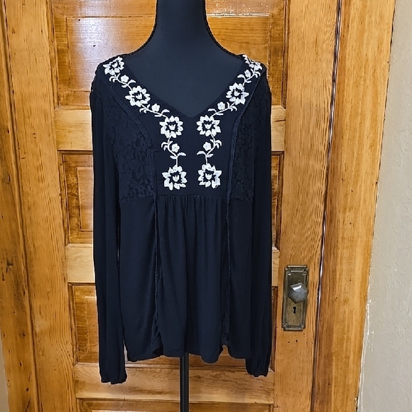 Knox Rose Tops - Knox Rose Black and White Long Sleeve Floral Embellished Blouse XL
